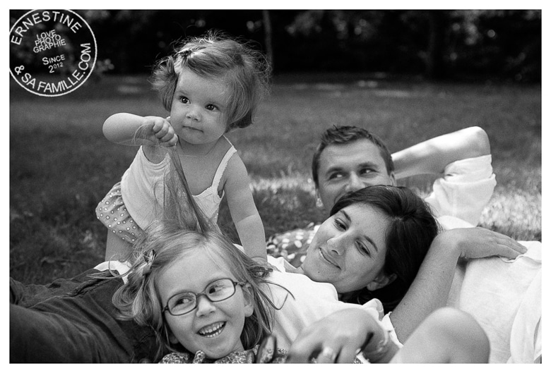 Ernestine et sa famille photographe de Mariage et Famille [séance famille] - Pique-nique au soleil image 36