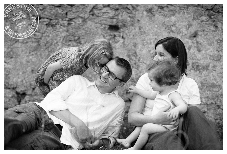 Ernestine et sa famille photographe de Mariage et Famille [séance famille] - Pique-nique au soleil image 50