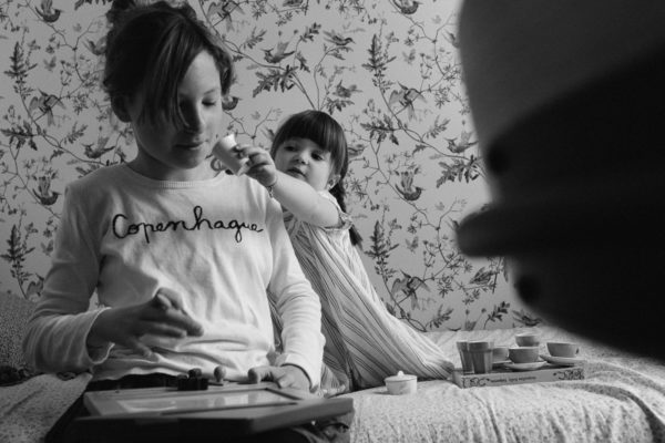 reportage photo de famille - Documentaire photo de famille - Life Is Art - une journée avec - Day In The Life Session - Sweet cabane - reportage de famille Paris
