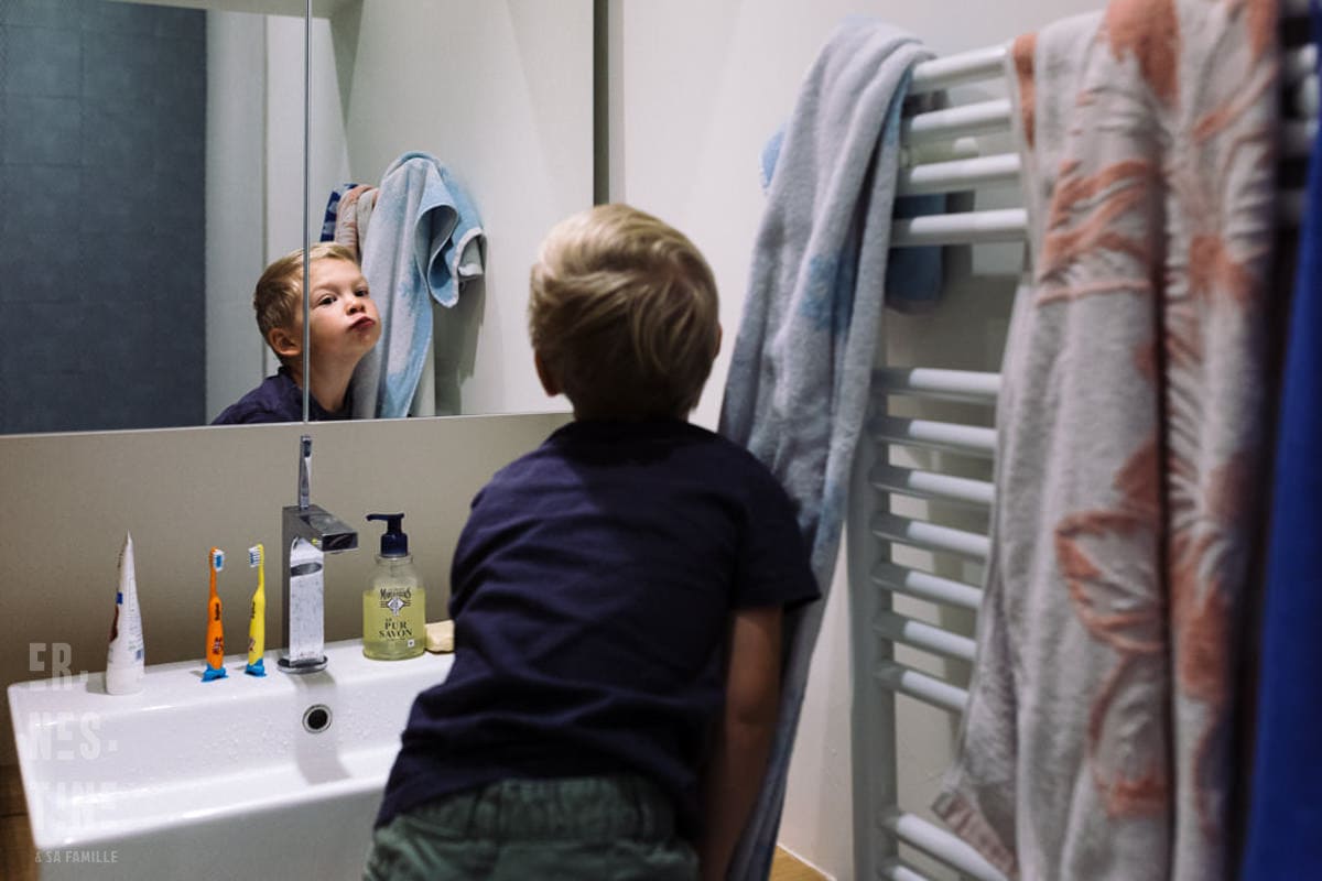 Ernestine-et-sa-famille-wedding and life photographer_-12 ‣ Photographe de famille à l'approche documentaire pour vos évènements ou votre vie quotidienne, à Paris et dans toute la France Reportage Documentaire de famille à Neuilly dans les Hauts-de-Seine