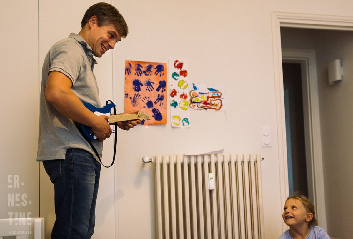 Ernestine-et-sa-famille-wedding and life photographer_-15 ‣ Photographe de famille à l'approche documentaire pour vos évènements ou votre vie quotidienne, à Paris et dans toute la France Reportage Documentaire de famille à Neuilly dans les Hauts-de-Seine