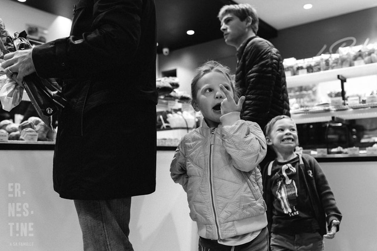 Ernestine-et-sa-famille-wedding and life photographer_-2 ‣ Photographe de famille à l'approche documentaire pour vos évènements ou votre vie quotidienne, à Paris et dans toute la France Reportage Documentaire de famille à Neuilly dans les Hauts-de-Seine