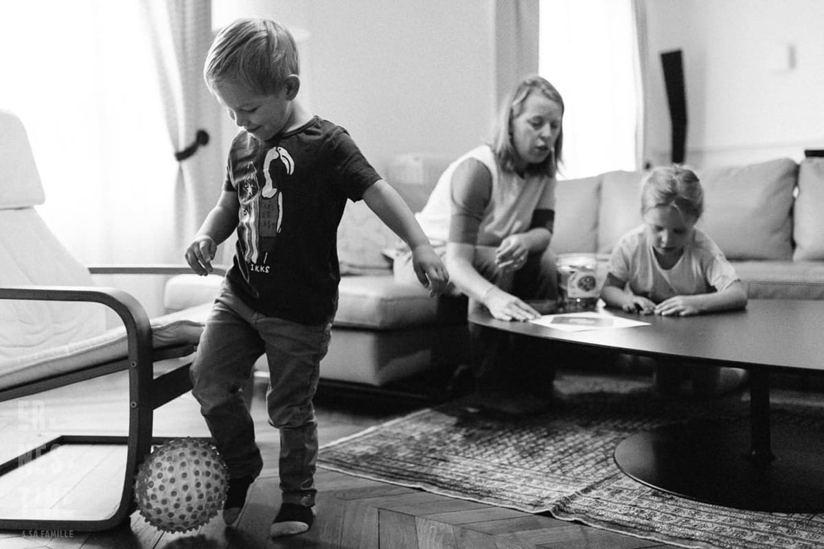 Ernestine-et-sa-famille-wedding and life photographer_-22 ‣ Photographe de famille à l'approche documentaire pour vos évènements ou votre vie quotidienne, à Paris et dans toute la France Reportage Documentaire de famille à Neuilly dans les Hauts-de-Seine