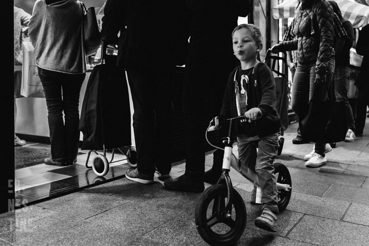 Ernestine-et-sa-famille-wedding and life photographer_-3 ‣ Photographe de famille à l'approche documentaire pour vos évènements ou votre vie quotidienne, à Paris et dans toute la France Reportage Documentaire de famille à Neuilly dans les Hauts-de-Seine