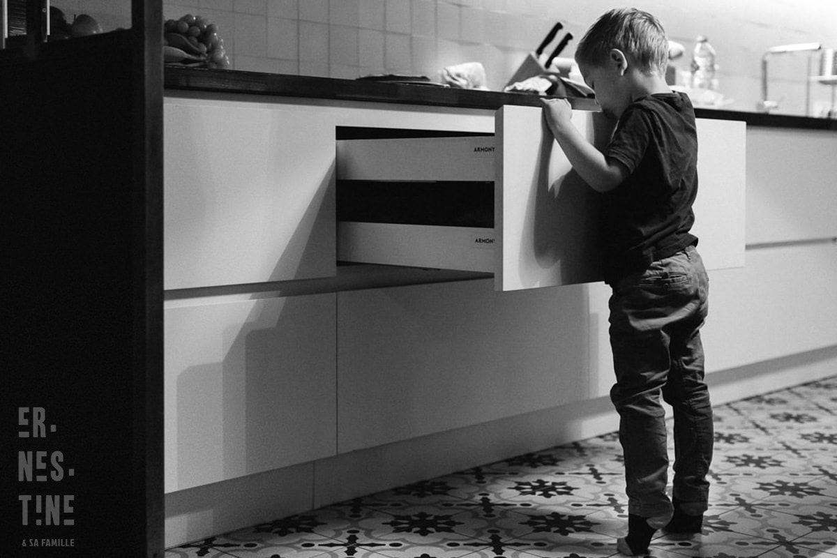 Ernestine-et-sa-famille-wedding and life photographer_-7 ‣ Photographe de famille à l'approche documentaire pour vos évènements ou votre vie quotidienne, à Paris et dans toute la France Reportage Documentaire de famille à Neuilly dans les Hauts-de-Seine