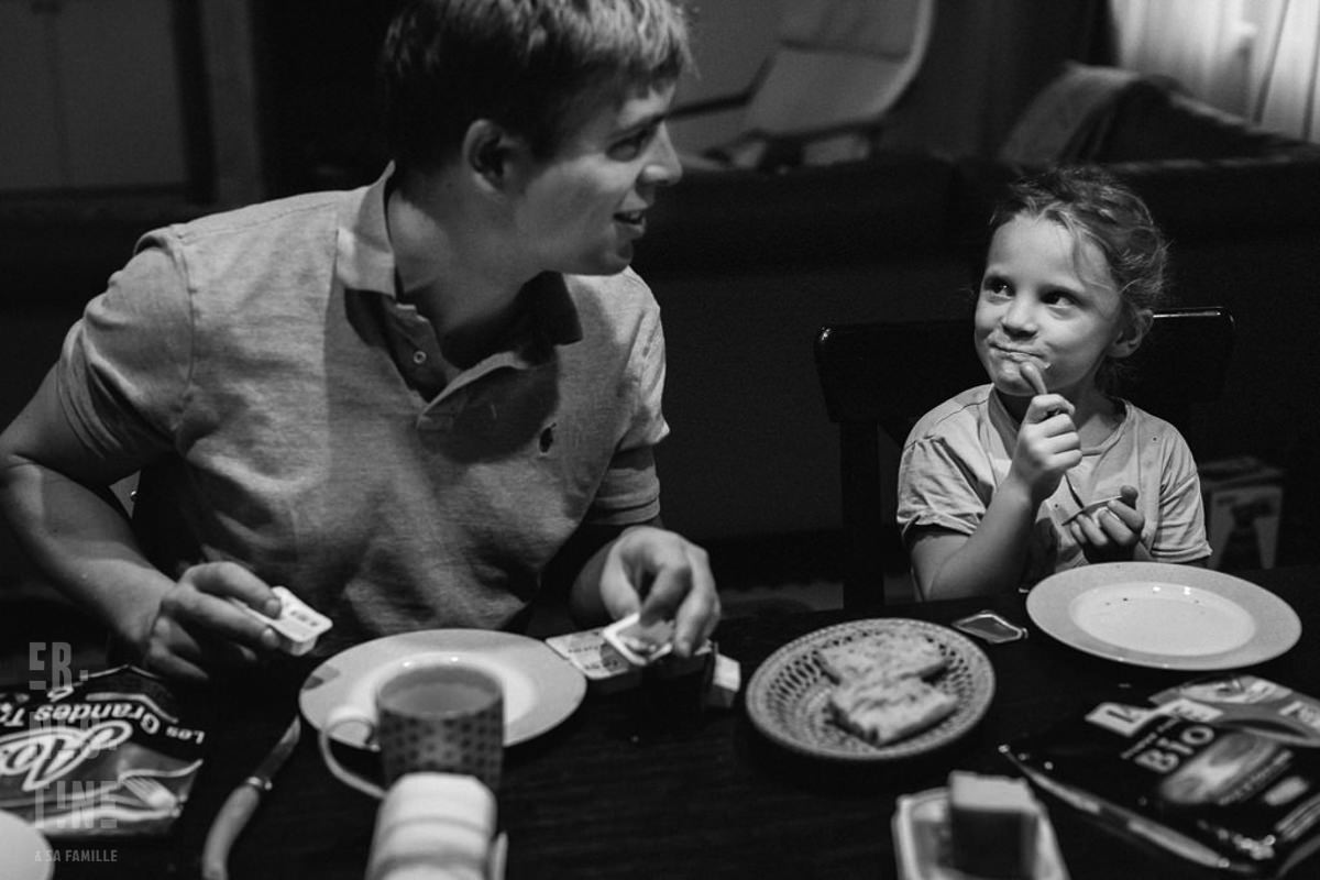 Ernestine-et-sa-famille-wedding and life photographer_-8 ‣ Photographe de famille à l'approche documentaire pour vos évènements ou votre vie quotidienne, à Paris et dans toute la France Reportage Documentaire de famille à Neuilly dans les Hauts-de-Seine
