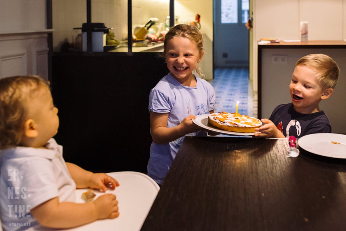 Ernestine-et-sa-famille-wedding and life photographer_-9 ‣ Photographe de famille à l'approche documentaire pour vos évènements ou votre vie quotidienne, à Paris et dans toute la France Reportage Documentaire de famille à Neuilly dans les Hauts-de-Seine