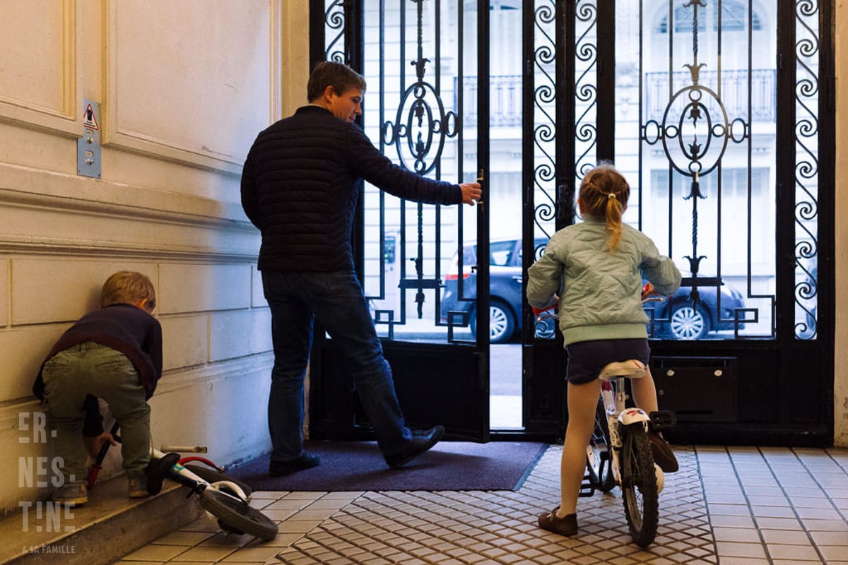 Ernestine-et-sa-famille-wedding and life photographer_ ‣ Photographe de famille à l'approche documentaire pour vos évènements ou votre vie quotidienne, à Paris et dans toute la France Reportage Documentaire de famille à Neuilly dans les Hauts-de-Seine