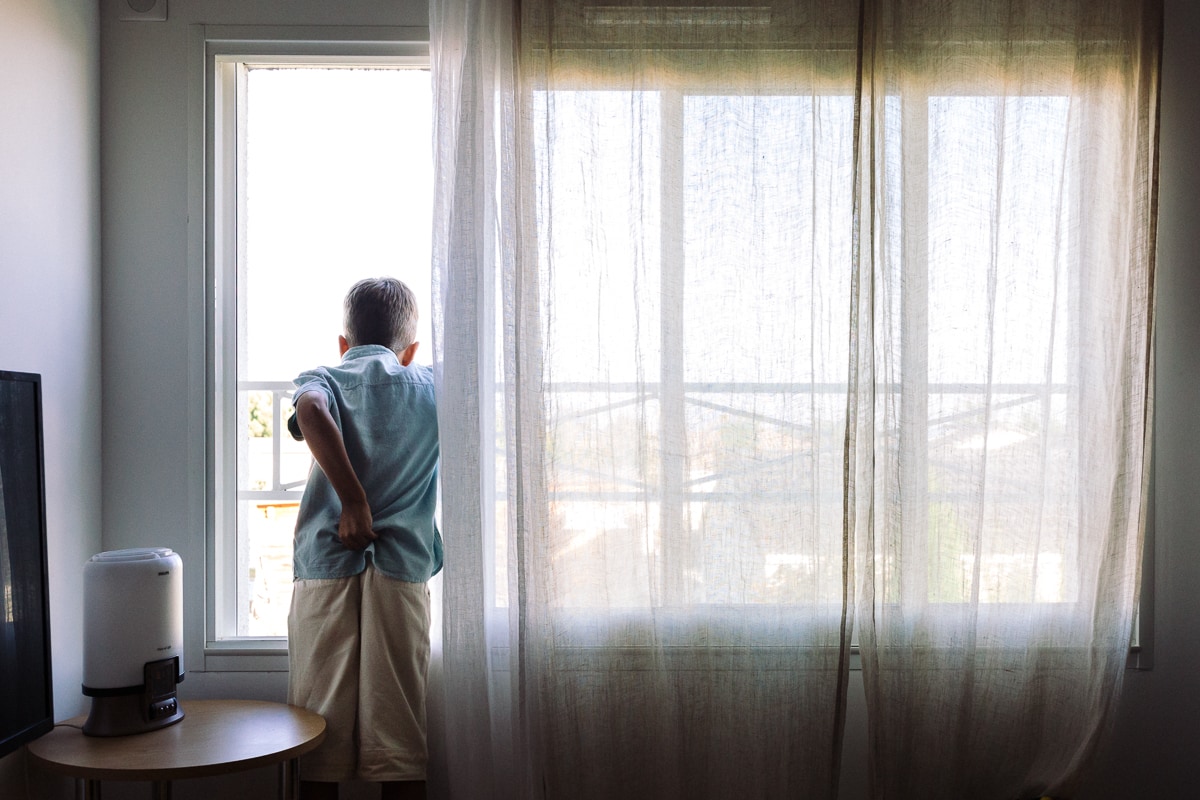 Ernestine-et-sa-famille-wedding and life photographer_MG-10 ‣ Photographe de famille à l'approche documentaire pour vos évènements ou votre vie quotidienne, à Paris et dans toute la France reportage de baptême dans la drome photographe de famille