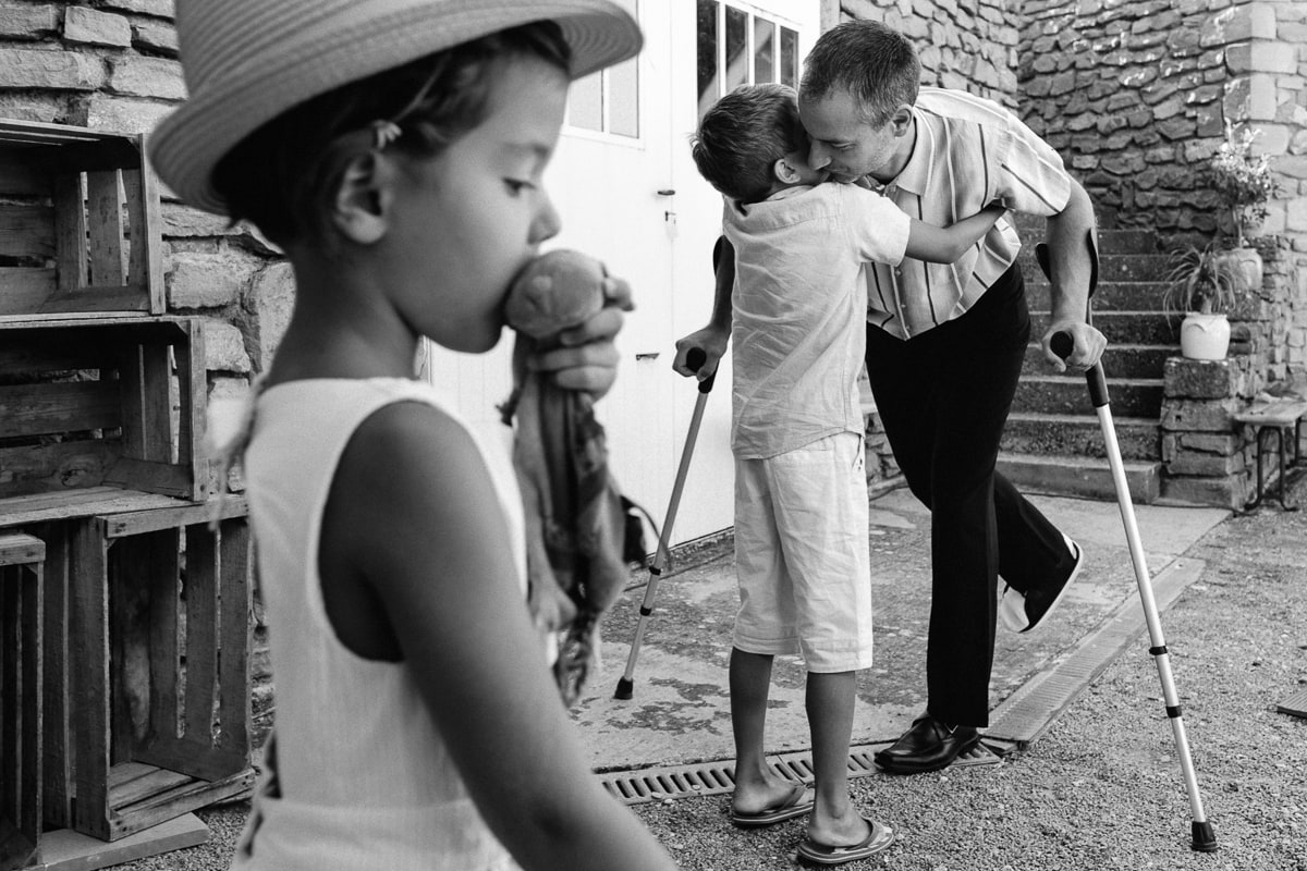 Ernestine-et-sa-famille-wedding and life photographer_MG-19 ‣ Photographe de famille à l'approche documentaire pour vos évènements ou votre vie quotidienne, à Paris et dans toute la France bonjour reportage de baptême dans la drome photographe de famille
