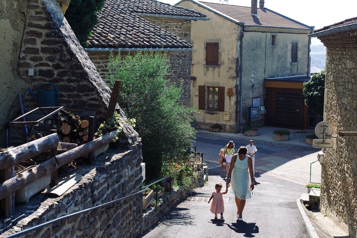 Ernestine-et-sa-famille-wedding and life photographer_MG-20 ‣ Photographe de famille à l'approche documentaire pour vos évènements ou votre vie quotidienne, à Paris et dans toute la France en route reportage de baptême dans la drome photographe de famille