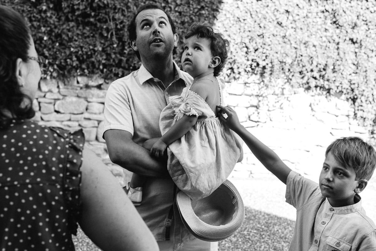 Ernestine-et-sa-famille-wedding and life photographer_MG-23 ‣ Photographe de famille à l'approche documentaire pour vos évènements ou votre vie quotidienne, à Paris et dans toute la France reportage de baptême devant l'église dans la drome photographe de famille