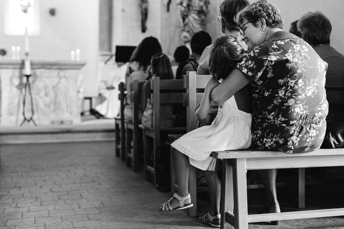Ernestine-et-sa-famille-wedding and life photographer_MG-29 ‣ Photographe de famille à l'approche documentaire pour vos évènements ou votre vie quotidienne, à Paris et dans toute la France avec mamie pendant reportage documentaire de famille et baptême