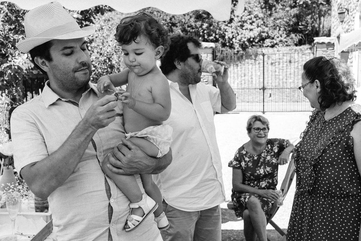 Ernestine-et-sa-famille-wedding and life photographer_MG-36 ‣ Photographe de famille à l'approche documentaire pour vos évènements ou votre vie quotidienne, à Paris et dans toute la France moments en famille pendant reportage documentaire de famille et baptême