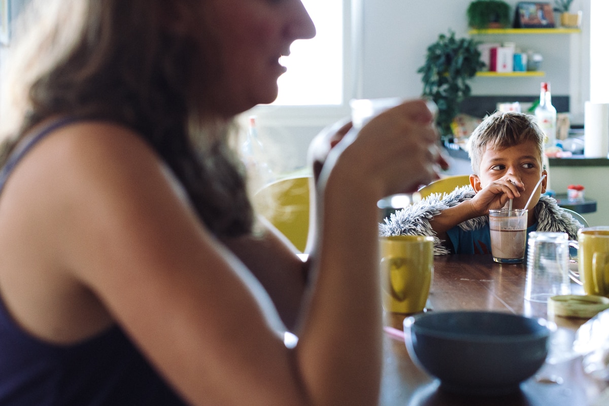 Ernestine-et-sa-famille-wedding and life photographer_MG-5 ‣ Photographe de famille à l'approche documentaire pour vos évènements ou votre vie quotidienne, à Paris et dans toute la France reportage de baptême dans la drome photographe de famille