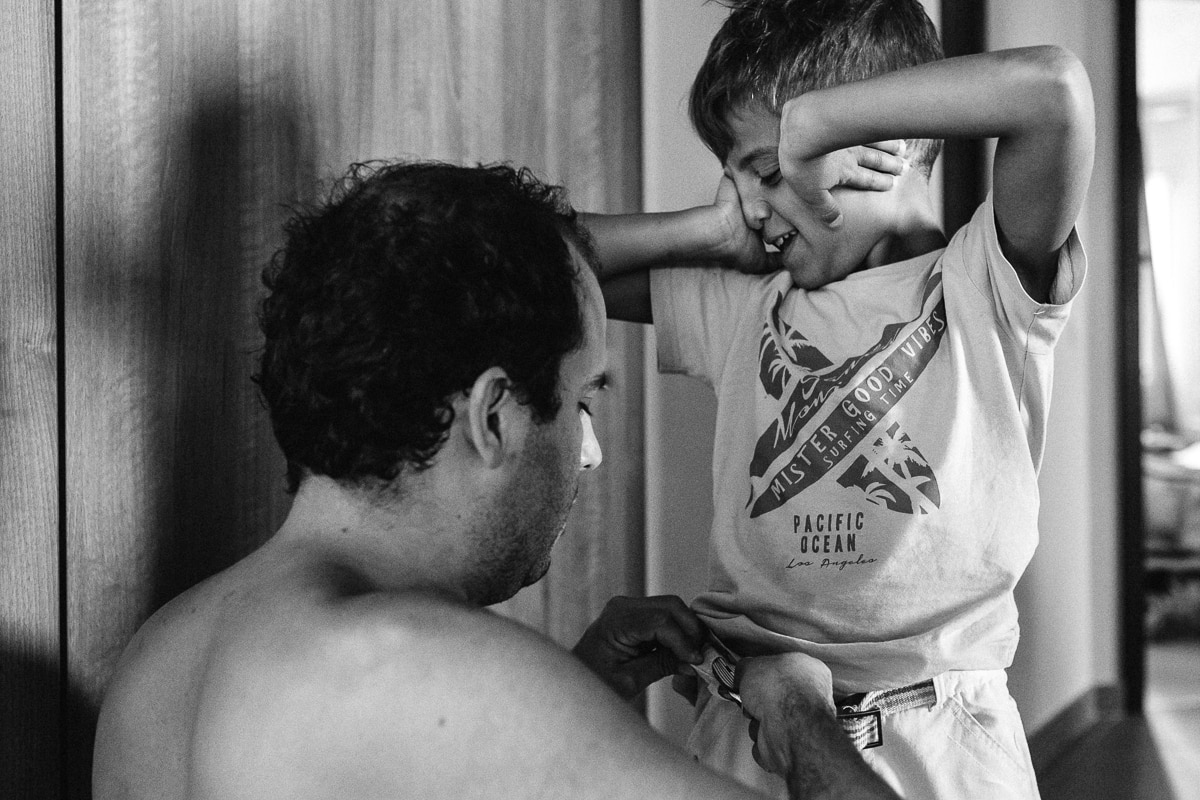 Ernestine-et-sa-famille-wedding and life photographer_MG-7 ‣ Photographe de famille à l'approche documentaire pour vos évènements ou votre vie quotidienne, à Paris et dans toute la France reportage de baptême dans la drome photographe de famille