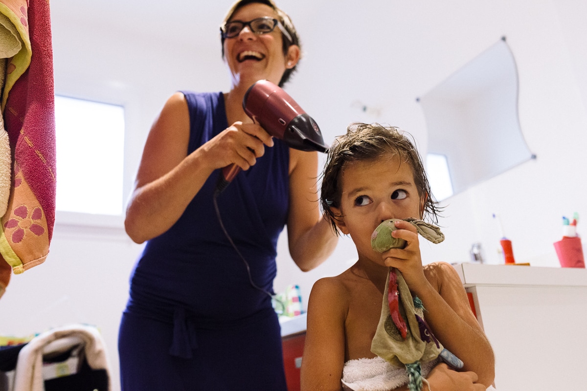 Ernestine-et-sa-famille-wedding and life photographer_MG-8 ‣ Photographe de famille à l'approche documentaire pour vos évènements ou votre vie quotidienne, à Paris et dans toute la France reportage de baptême dans la drome photographe de famille