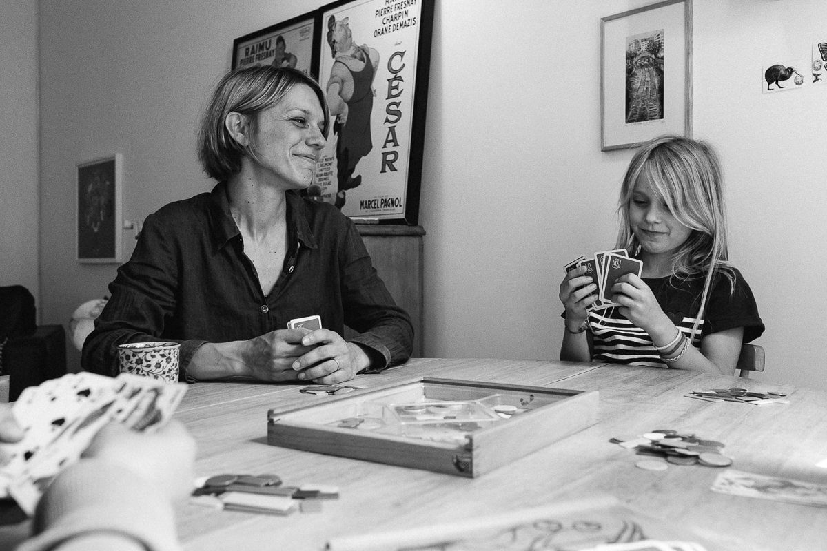 Ernestine-et-sa-famille-wedding and life photographer_NO-14 ‣ Photographe de famille à l'approche documentaire pour vos évènements ou votre vie quotidienne, à Paris et dans toute la France Reportage de famille à Paris, en ile de France