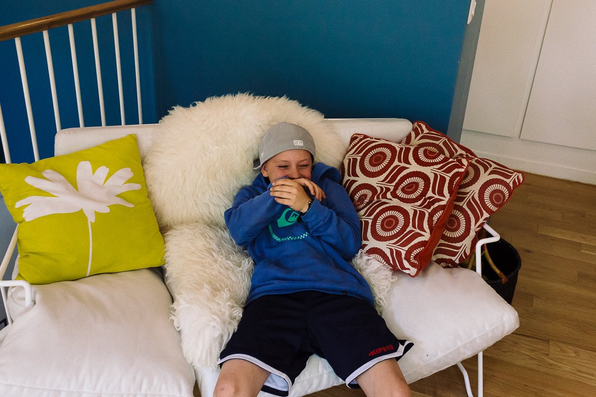 Ernestine-et-sa-famille-wedding and life photographer_NO-18 ‣ Photographe de famille à l'approche documentaire pour vos évènements ou votre vie quotidienne, à Paris et dans toute la France Reportage de famille à Paris, en ile de France