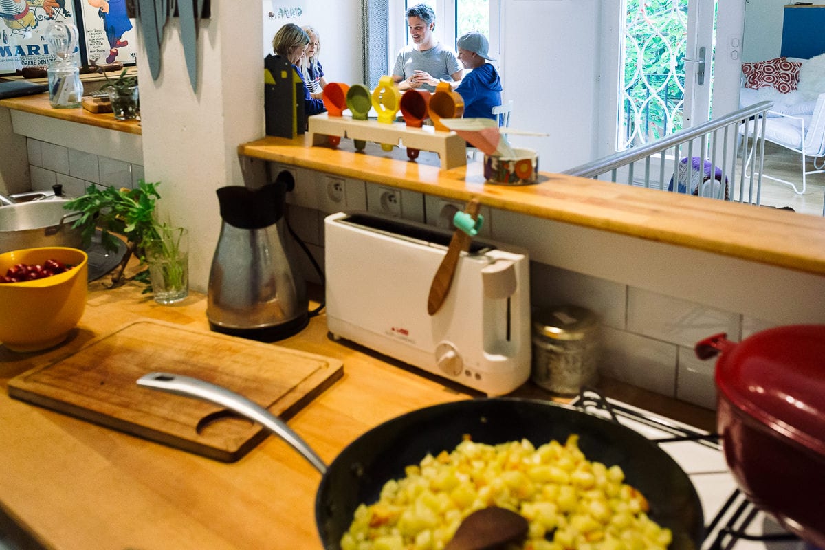Ernestine-et-sa-famille-wedding and life photographer_NO-21 ‣ Photographe de famille à l'approche documentaire pour vos évènements ou votre vie quotidienne, à Paris et dans toute la France Reportage de famille à Paris, en ile de France