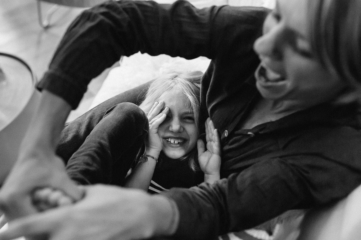 Ernestine-et-sa-famille-wedding and life photographer_NO-26 ‣ Photographe de famille à l'approche documentaire pour vos évènements ou votre vie quotidienne, à Paris et dans toute la France Reportage de famille à Paris, en ile de France