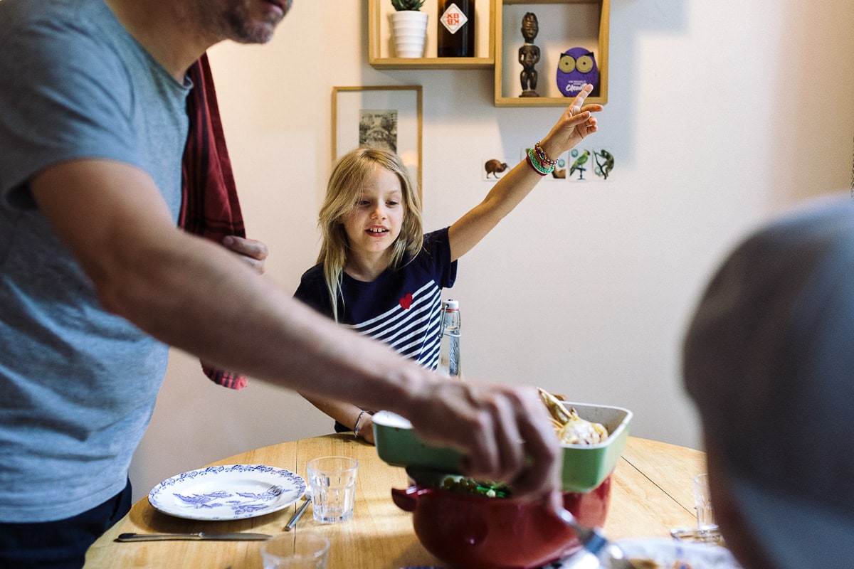 Ernestine-et-sa-famille-wedding and life photographer_NO-27 ‣ Photographe de famille à l'approche documentaire pour vos évènements ou votre vie quotidienne, à Paris et dans toute la France Reportage de famille à Paris, en ile de France