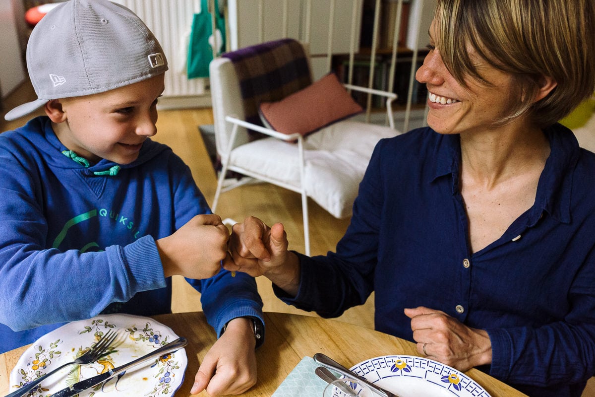 Ernestine-et-sa-famille-wedding and life photographer_NO-28 ‣ Photographe de famille à l'approche documentaire pour vos évènements ou votre vie quotidienne, à Paris et dans toute la France Reportage de famille à Paris, en ile de France