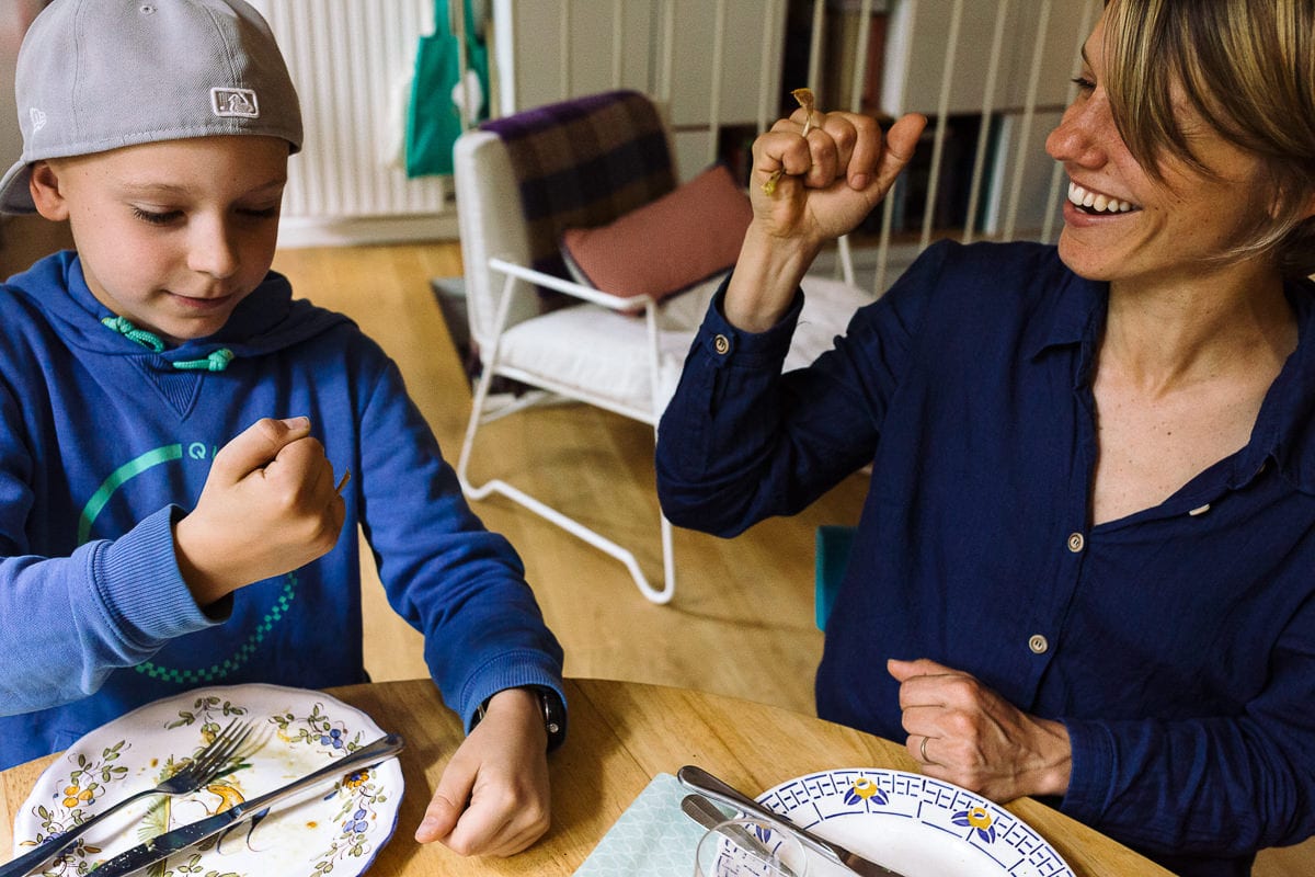 Ernestine-et-sa-famille-wedding and life photographer_NO-29 ‣ Photographe de famille à l'approche documentaire pour vos évènements ou votre vie quotidienne, à Paris et dans toute la France Reportage de famille à Paris, en ile de France