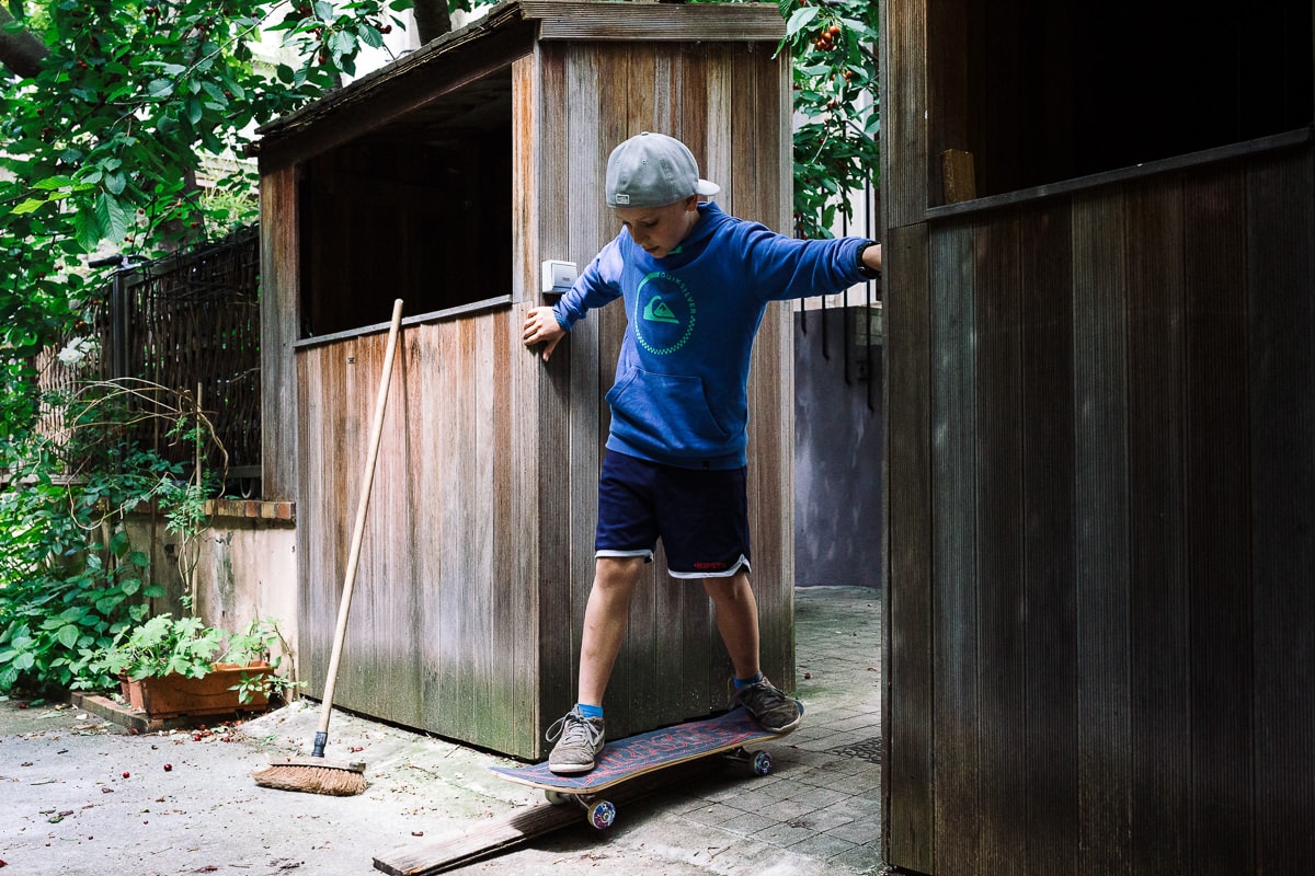 Ernestine-et-sa-famille-wedding and life photographer_NO-32 ‣ Photographe de famille à l'approche documentaire pour vos évènements ou votre vie quotidienne, à Paris et dans toute la France Reportage de famille à Paris, en ile de France