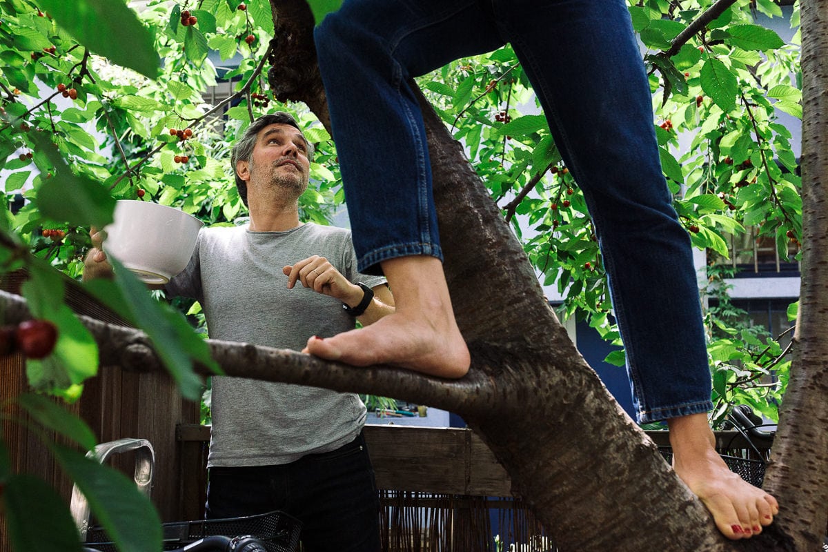 Ernestine-et-sa-famille-wedding and life photographer_NO-8 ‣ Photographe de famille à l'approche documentaire pour vos évènements ou votre vie quotidienne, à Paris et dans toute la France Reportage de famille à Paris, en ile de France