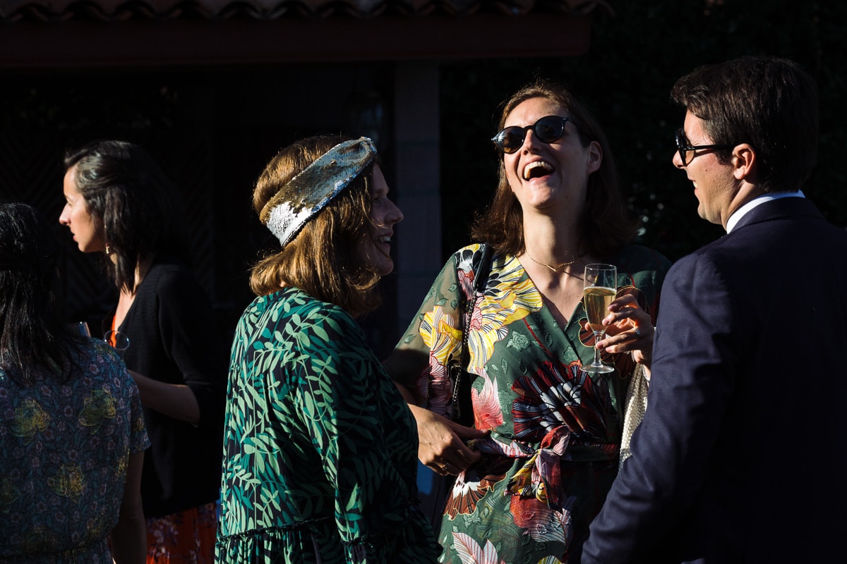 Mariage sur deux jours au Pays Basque - cocktail au gite au milieu des fougères - photo des invités