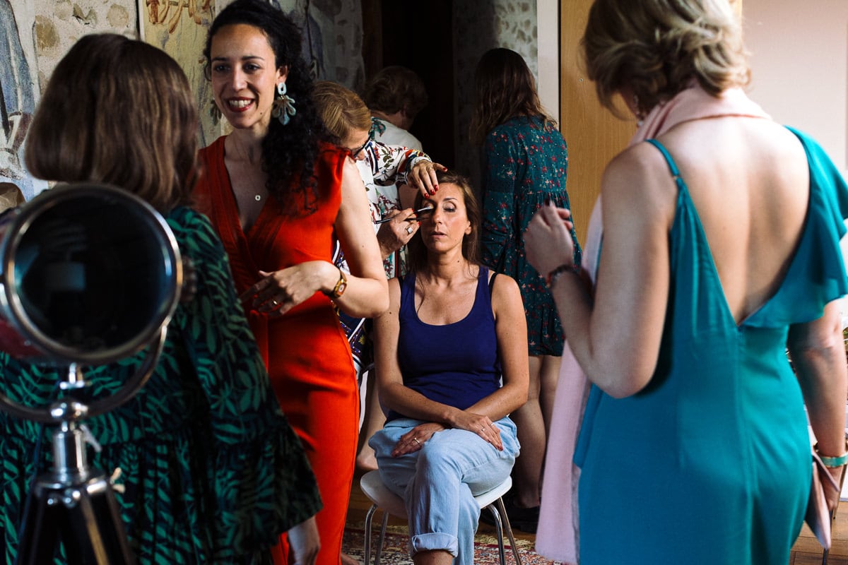 Mariage sur deux jours au Pays Basque - gite au milieu des fougères - maquillage de la mariée