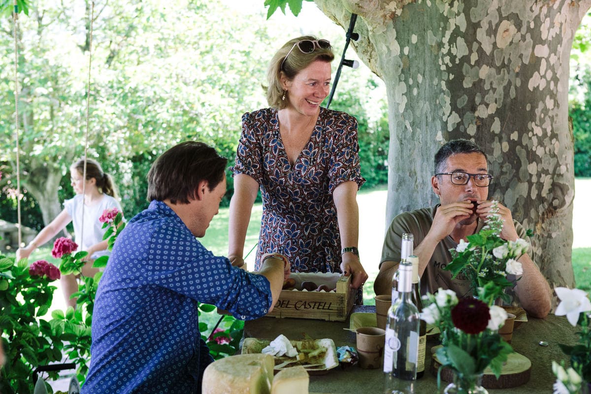 Mariage sur deux jours au Pays Basque - Brunch au gite au milieu des fougères
