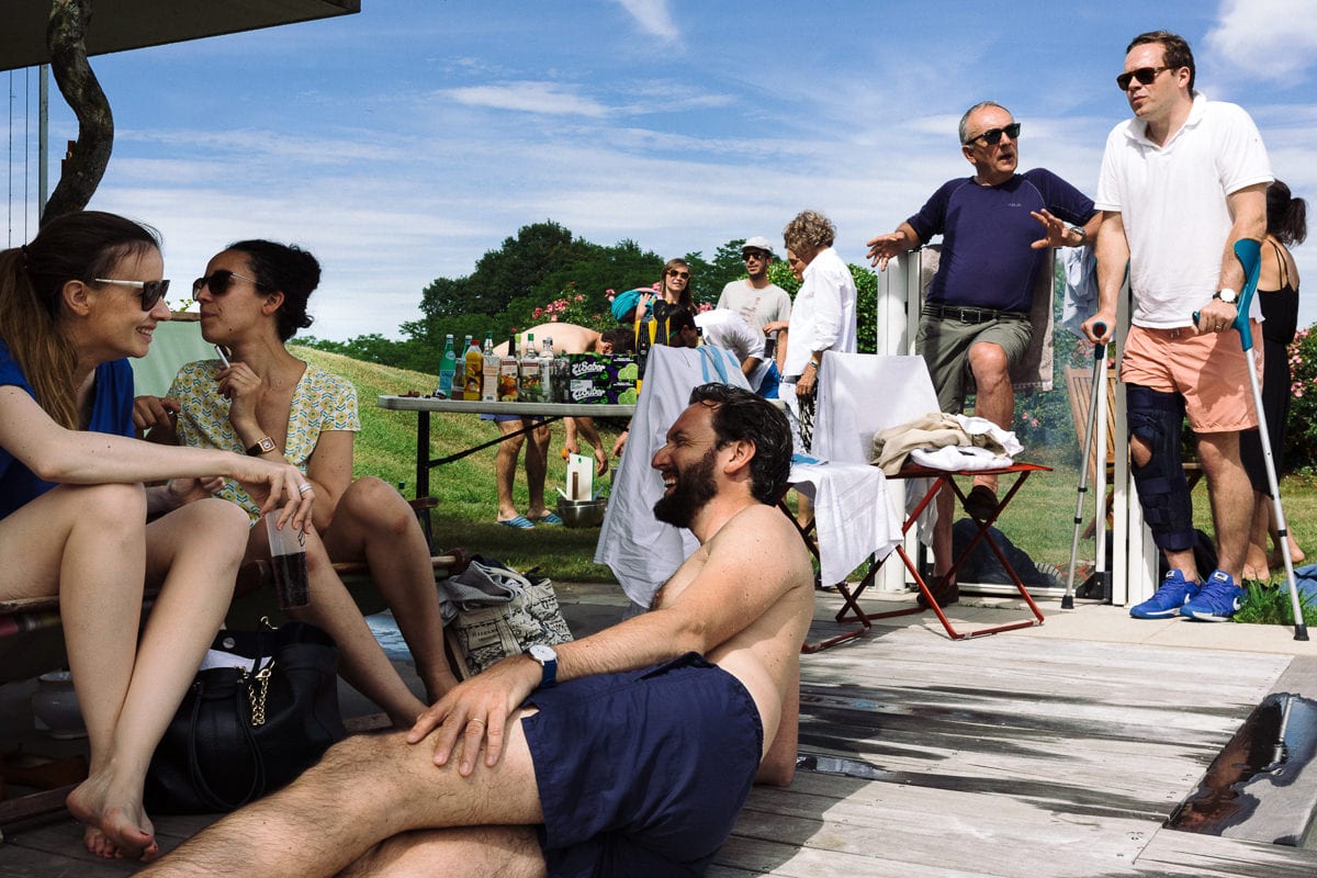 Mariage sur deux jours au Pays Basque - fin de journée autour de la piscine