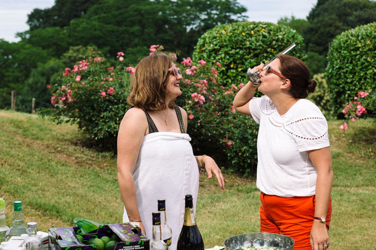 Mariage sur deux jours au Pays Basque - préparation du mojito