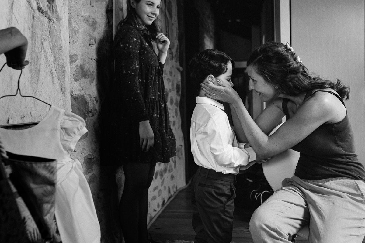 Mariage sur deux jours au Pays Basque - gite au milieu des fougères - la mariée et son fils