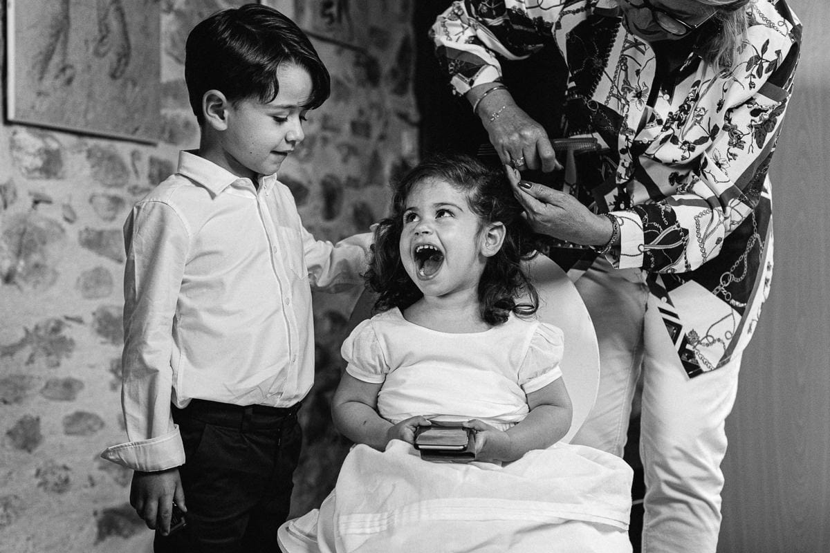 Mariage sur deux jours au Pays Basque - gite au milieu des fougères - coiffure des enfants