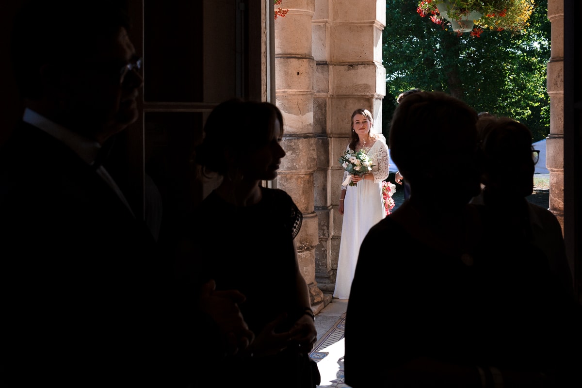 Ernestine-et-sa-famille-wedding and life photographer_MJ-11 ‣ Photographe de famille à l'approche documentaire pour vos évènements ou votre vie quotidienne, à Paris et dans toute la France La mariée à mairie - reportage de mariage au Domaine de Verderonne dans l'Oise