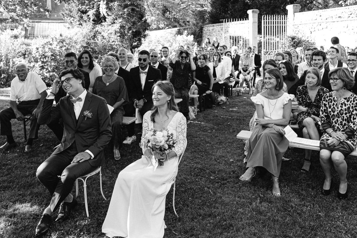 Ernestine-et-sa-famille-wedding and life photographer_MJ-20 ‣ Photographe de famille à l'approche documentaire pour vos évènements ou votre vie quotidienne, à Paris et dans toute la France Reportage photo de Cérémonie laïque reportage de mariage au Domaine de Verderonne dans l'Oise