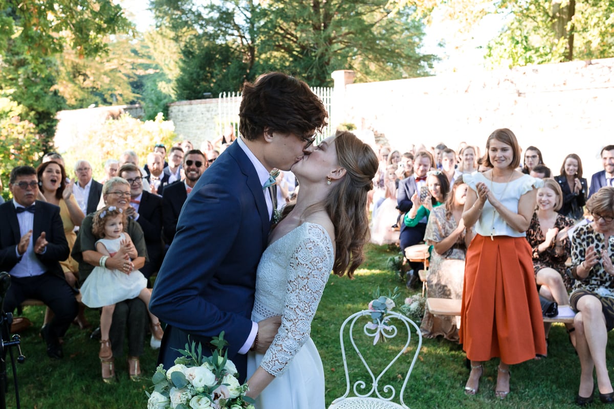 Ernestine-et-sa-famille-wedding and life photographer_MJ-24 ‣ Photographe de famille à l'approche documentaire pour vos évènements ou votre vie quotidienne, à Paris et dans toute la France Cérémonie laïque reportage de mariage au Domaine de Verderonne dans l'Oise