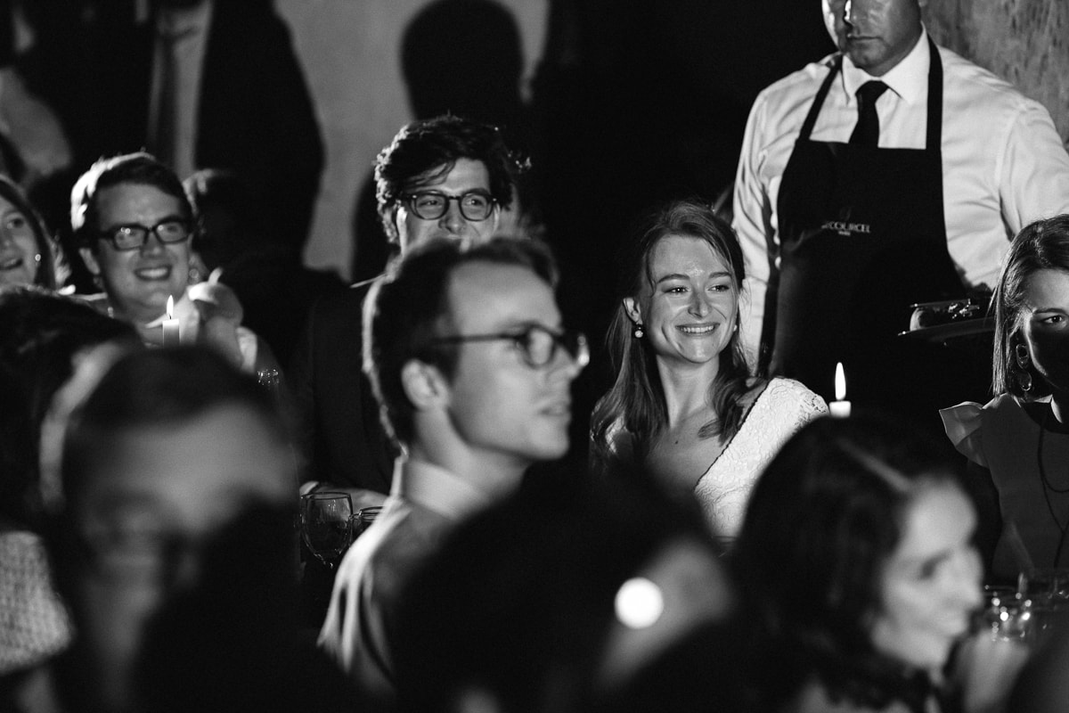 Ernestine-et-sa-famille-wedding and life photographer_MJ-38 ‣ Photographe de famille à l'approche documentaire pour vos évènements ou votre vie quotidienne, à Paris et dans toute la France reportage photo de mariage au Domaine de Verderonne, pendant le diner
