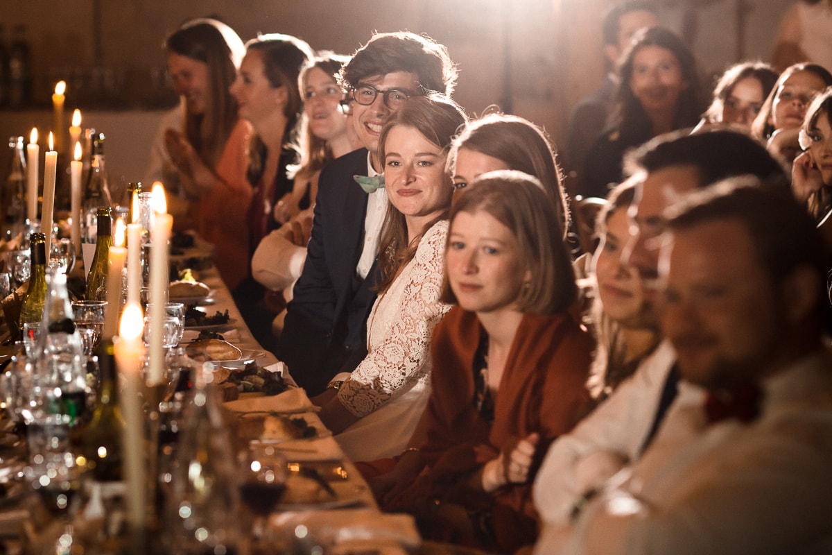 Ernestine-et-sa-famille-wedding and life photographer_MJ-39 ‣ Photographe de famille à l'approche documentaire pour vos évènements ou votre vie quotidienne, à Paris et dans toute la France reportage photo de mariage au Domaine de Verderonne, les surprises du diner, la mariés attentifs