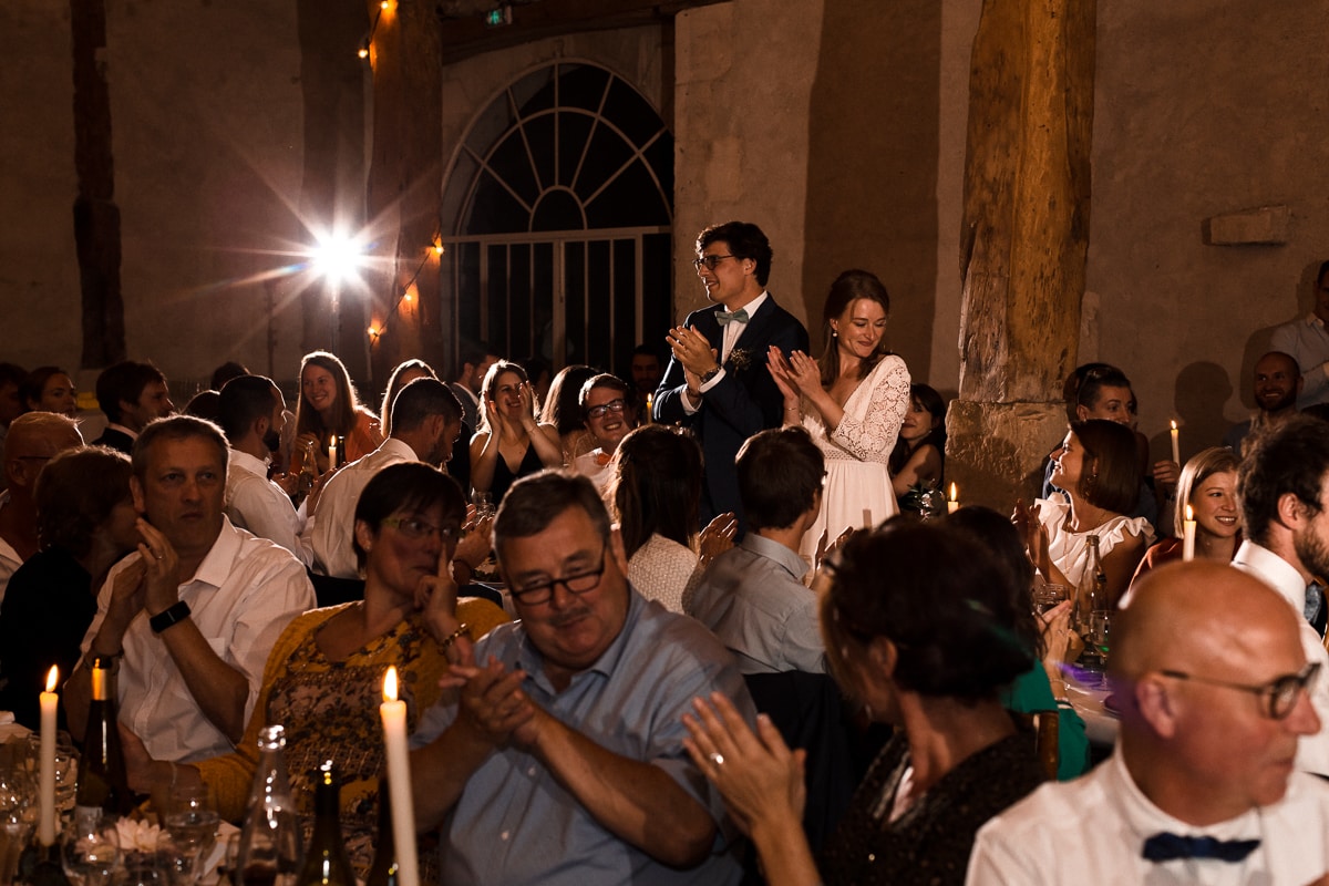 Ernestine-et-sa-famille-wedding and life photographer_MJ-40 ‣ Photographe de famille à l'approche documentaire pour vos évènements ou votre vie quotidienne, à Paris et dans toute la France reportage photo de mariage au Domaine de Verderonne, les surprises du diner
