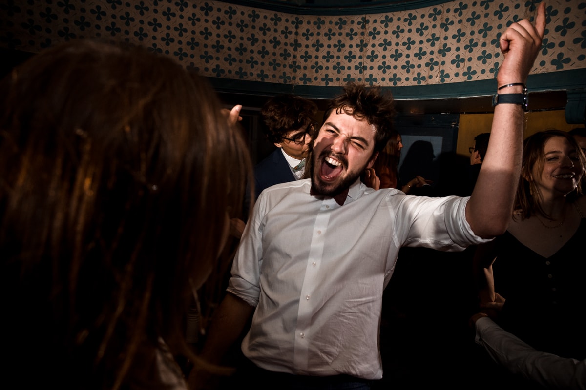 Ernestine-et-sa-famille-wedding and life photographer_MJ-41 ‣ Photographe de famille à l'approche documentaire pour vos évènements ou votre vie quotidienne, à Paris et dans toute la France reportage photo de mariage au Domaine de Verderonne, soirée dansante, on s'amuse