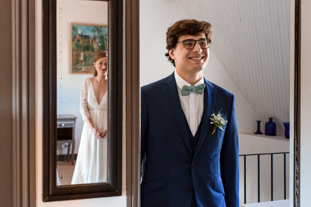 Ernestine-et-sa-famille-wedding and life photographer_MJ-9 ‣ Photographe de famille à l'approche documentaire pour vos évènements ou votre vie quotidienne, à Paris et dans toute la France first look, les mariés se découvrent - reportage de mariage au Domaine de Verderonne dans l'Oise