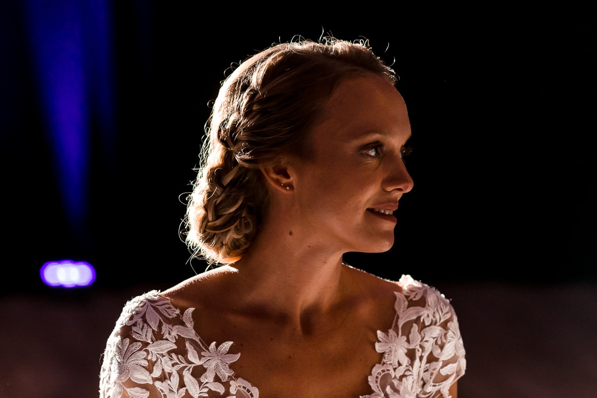 mariage au Château Des Pères, portrait de la mariée pendant la soirée
