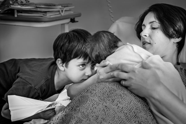 reportage de famille, photo de nouveau né par Ernestine et sa famille