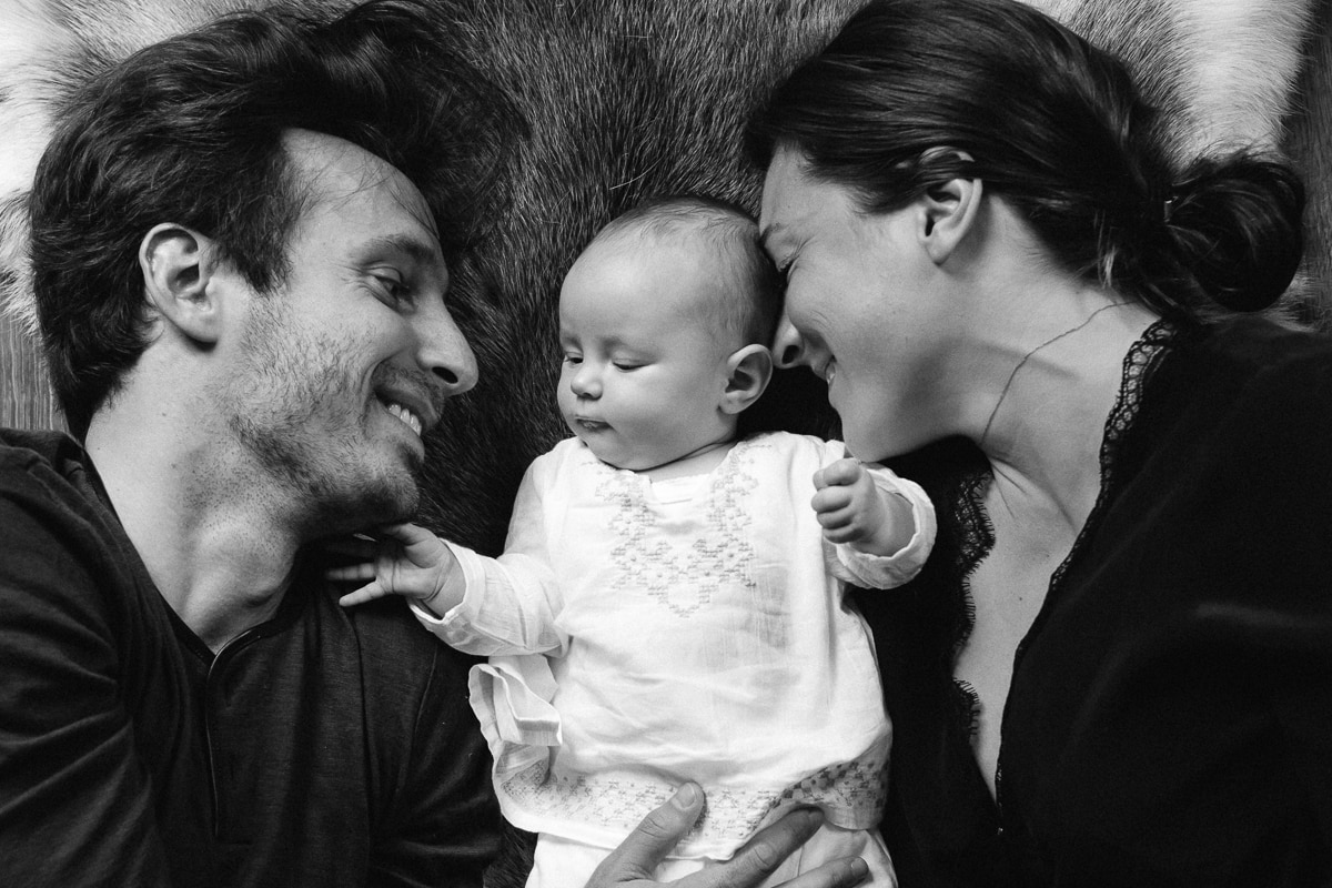 reportage de famille, photo de nouveau né par Ernestine et sa famille