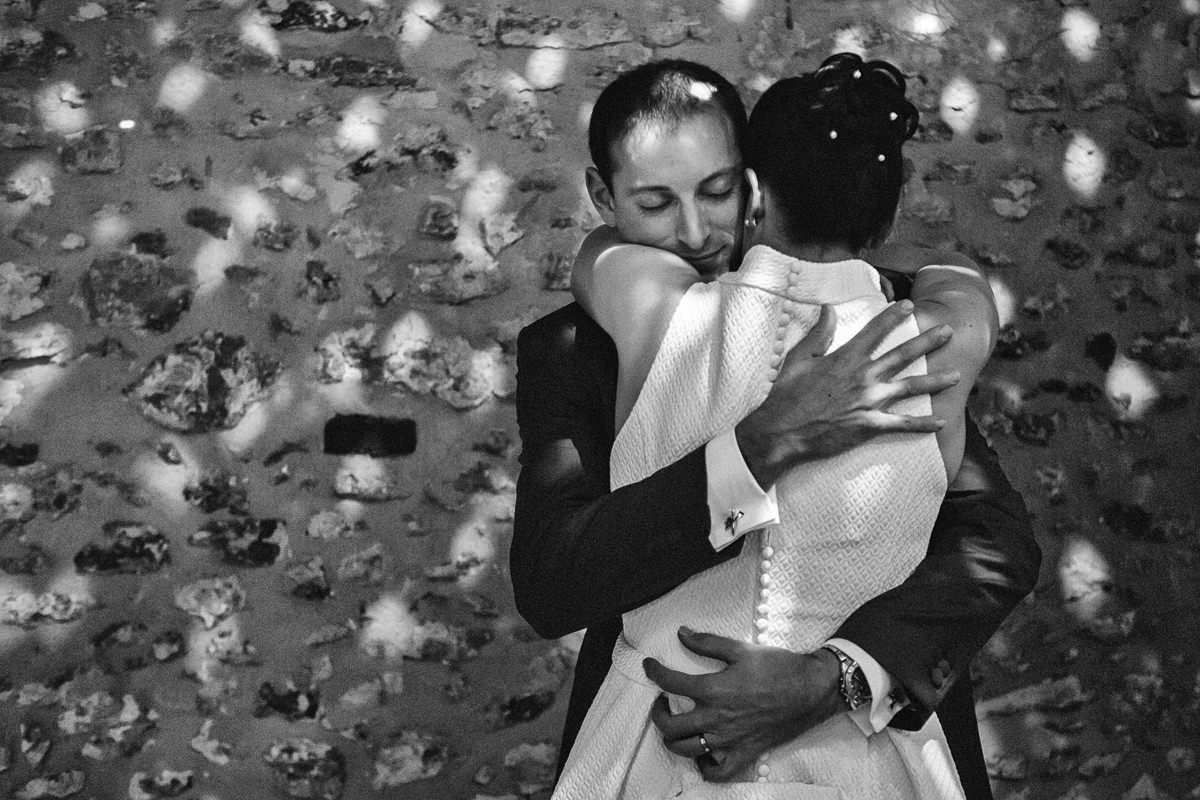 reportage de mariage à Versailles par Ernestine et sa famille - première danse des mariés - Domaine de Marolles