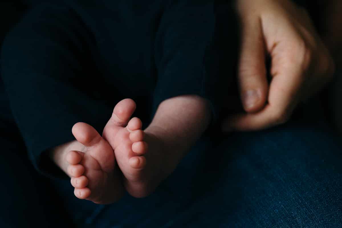 reportage de famille, photo de nouveau né par Ernestine et sa famille - petit pieds